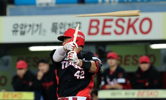 김태군 '배트가 두 동강'