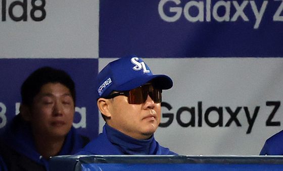 경기 지켜보는 박진만 감독