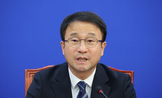 발언하는 한병도 원내대표