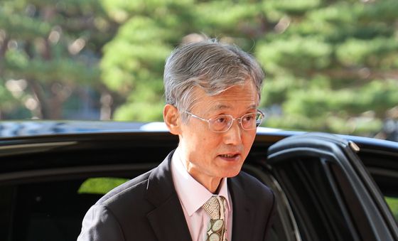 출근하는 조희대 대법원장