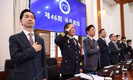 국민의례 하는 김지용 중수청장