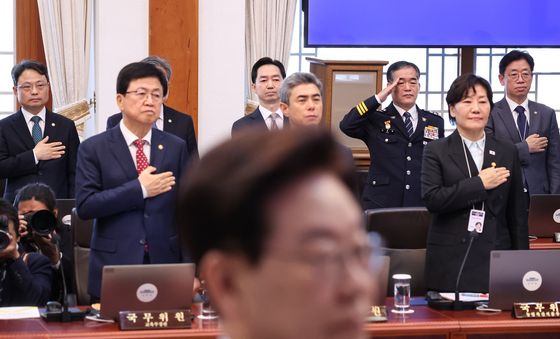 국민의례 하는 김지용 중수청장