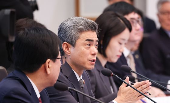 국무회의 발언하는 강신철 장관