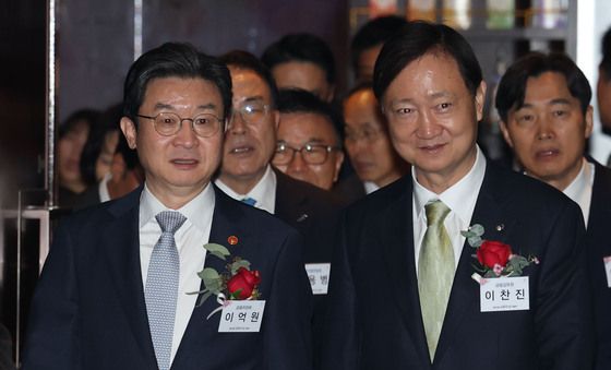 금융의 날 기념식 참석하는 금융위원장과 금감원장