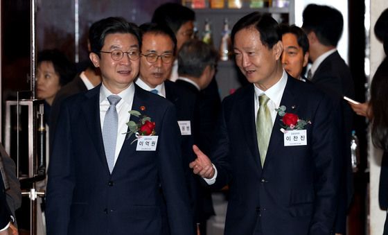 금융의 날 기념식 참석하는 금융위원장과 금감원장