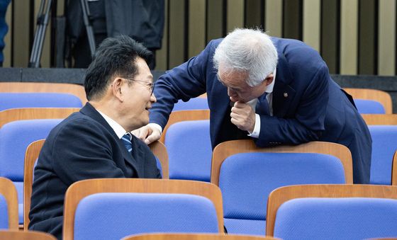 대화 나누는 송영길·양부남