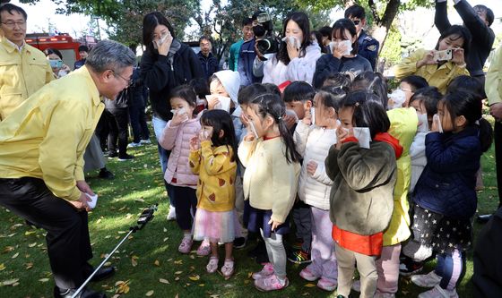 윤호중 장관, 화재시 대피요령 설명