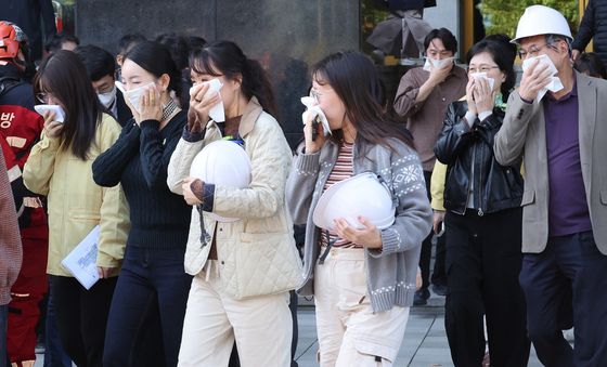 '불이 나면 입 가리고 건물 밖으로'