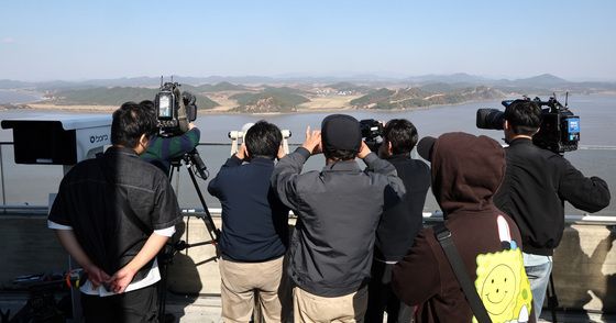 대남 확성기 예고에 관심 집중된 북녘