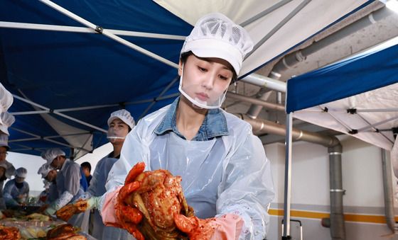 김장 봉사 나선 박하선