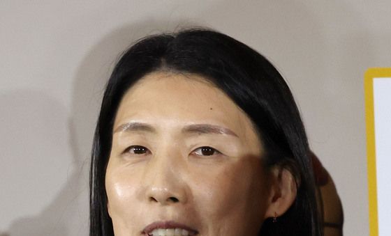 시즌 각오 밝히는 전주원 감독