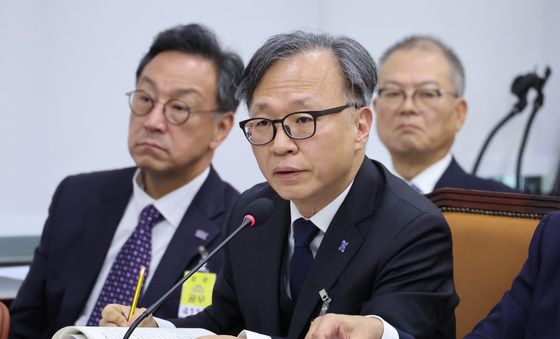 [국감] 답변하는 홍승권 심평원장
