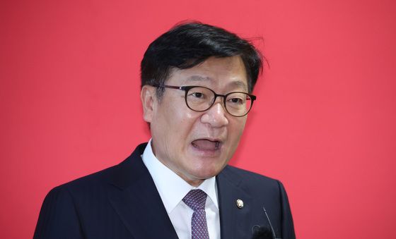 브리핑하는 정점식
