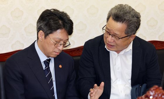 홍지선 장관 '주택 공급 대화'