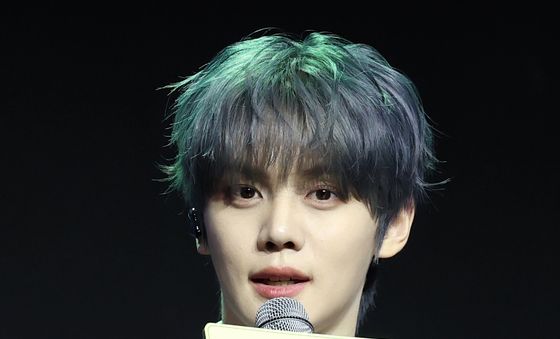 컴백 인사하는 앤더블 김규빈