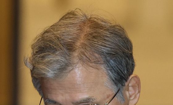 굳은 표정으로 퇴근하는 조희대 대법원장
