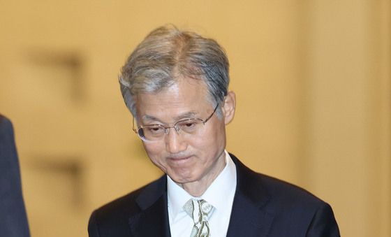 굳은 표정으로 퇴근하는 조희대 대법원장