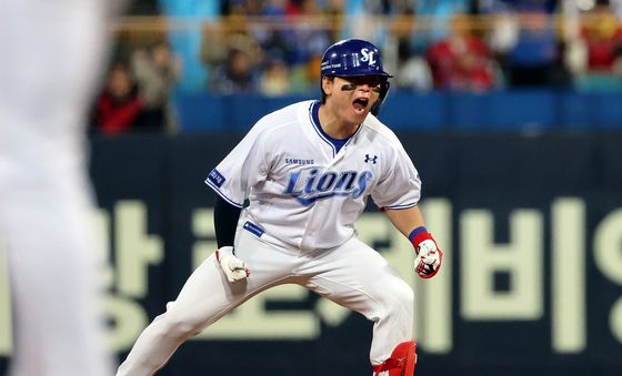 박승규, 동점 적시 2루타 치고 포효