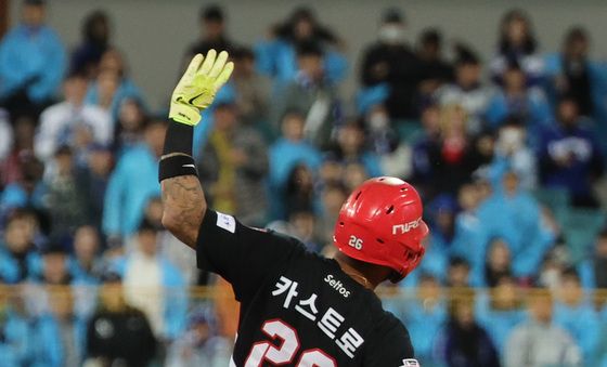아웃되는 카스트로