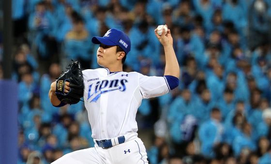 공 던지는 이승민