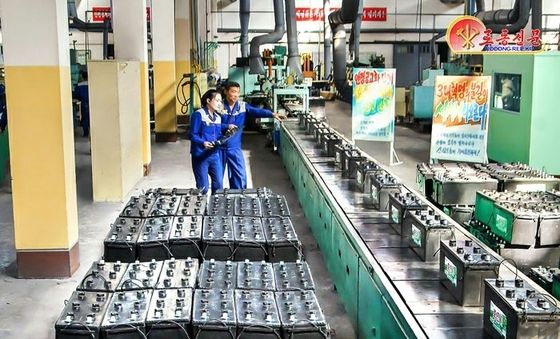 '제품의 질 높이자'…北 대동강축전지공장 노동자들