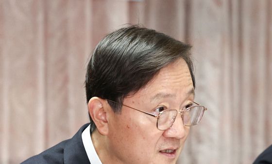 은행지주 이사회 의장 조찬 간담회에서 발언하는 이찬진 금감원장