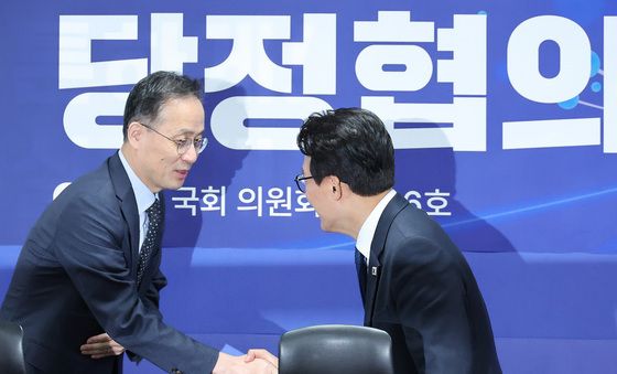 인사하는 김민석·이형일
