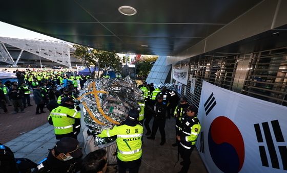 '선관위 특검의 올림픽공원 핸드볼경기장 진입을 위해'