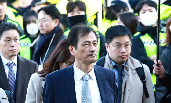 올림픽공원 핸드볼경기장 진입하는 이태한 특별검사팀