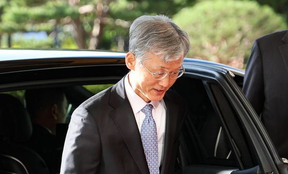 대법 향하는 조희대 대법원장