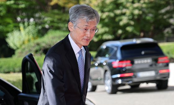 대법 향하는 조희대 대법원장