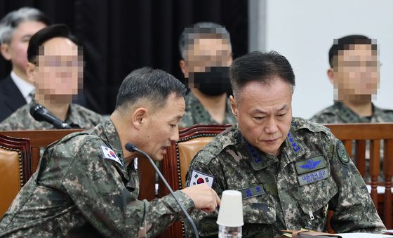 [국감] 대화하는 김준호 본부장·박민영 사령관