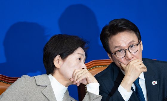 대화 나누는 김민석·최민희