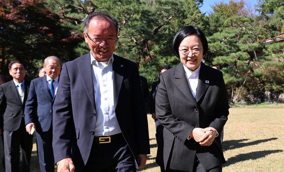 상인연합회장과 환담 나누는 한성숙 총리