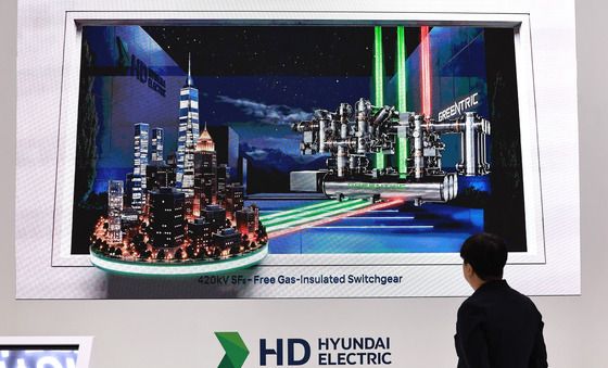 '도심마다 보이는 3D 미디어파사드'
