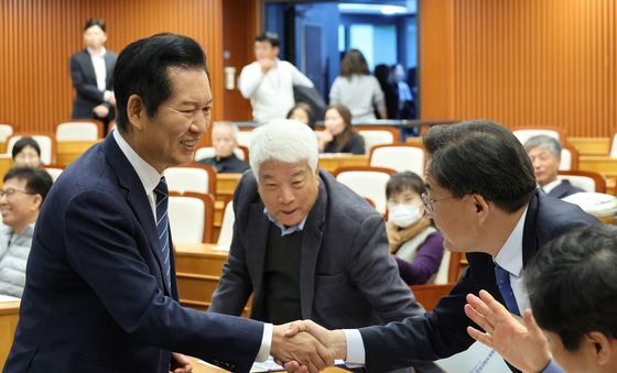 인사하는 정청래·신장식