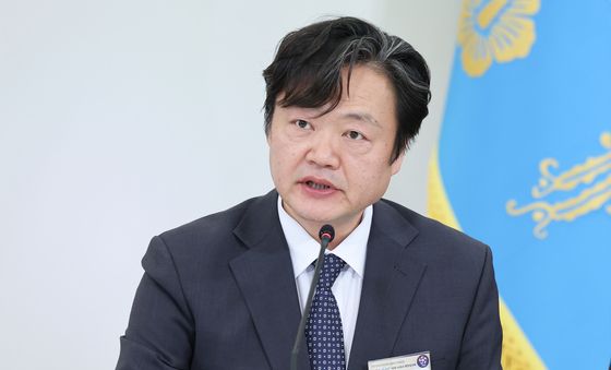 보고하는 백종우 국민생명안전위원회 부위원장