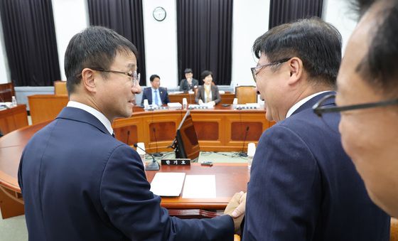 [국감] 인사하는 한병도·정점식