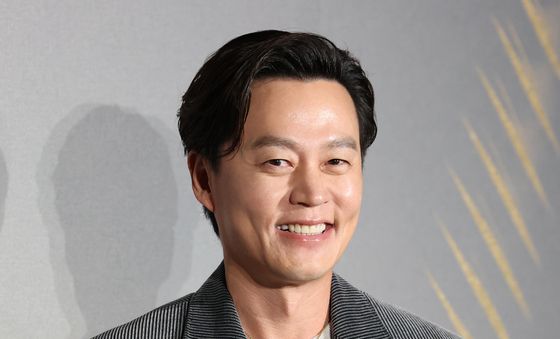 이서진, 근사한 보조개 미소