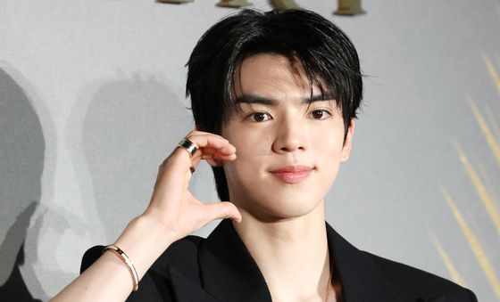 볼 하트 하는 차준한