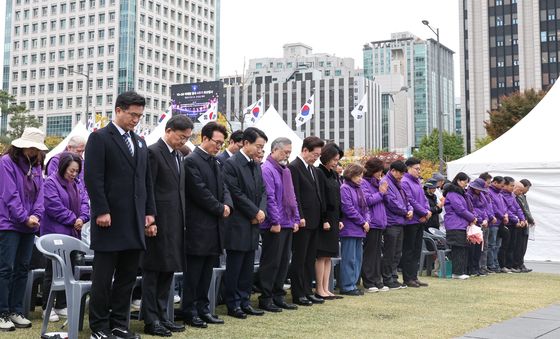 이재명 대통령·김혜경 여사 '이태원참사 4주기 추모의 묵념'