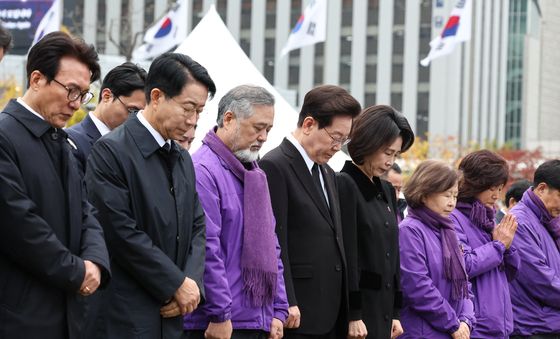 이재명 대통령·김혜경 여사 '이태원참사 4주기 추모의 묵념'