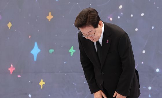 인사하는 이재명 대통령
