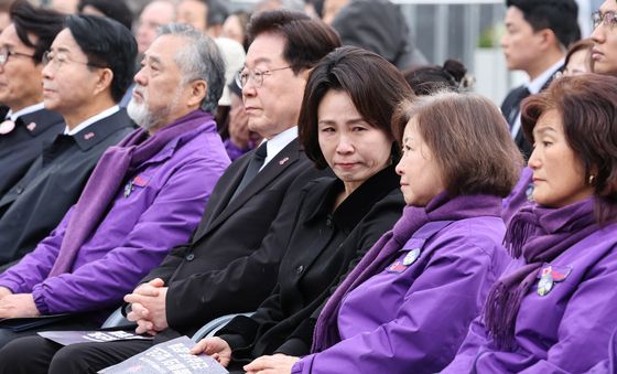 이태원참사 유가족 위로하는 김혜경 여사