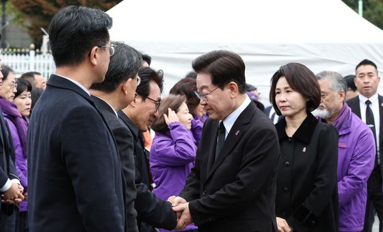악수하는 이재명 대통령·김민석 대표