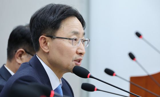 [국감] 현안 답변하는 임광현 대통령 비서실장