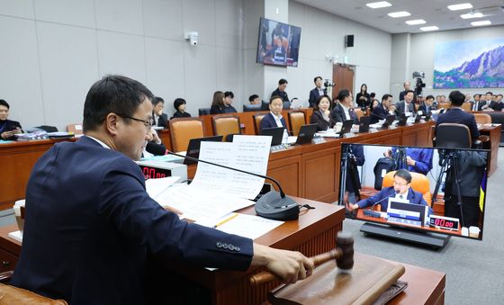 [국감] 감사중지 선언하는 한병도 위원장