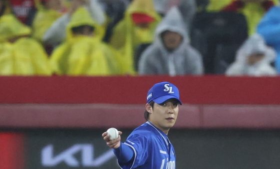 홈런으로 동점 내준 원태인
