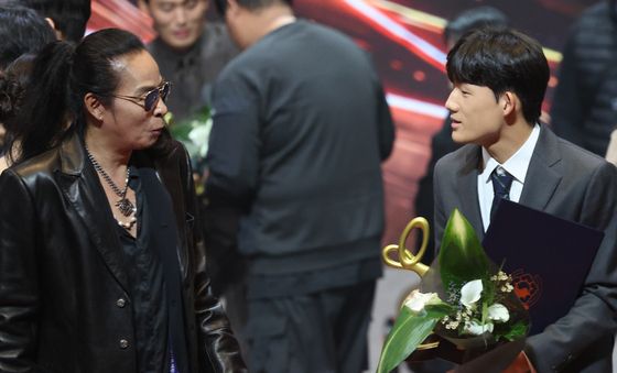 부활 김태원, 故 신해철 아들 신동원과 반가운 인사