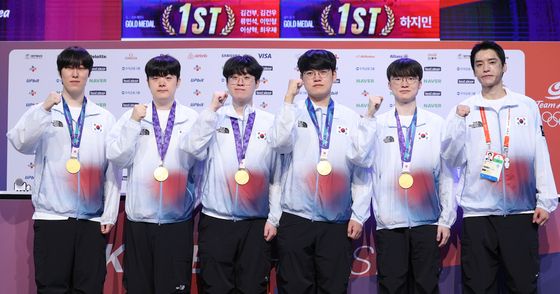 파이팅 외치는 롤 국가대표팀